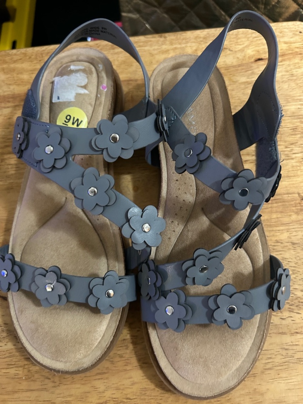 Andiamo flower sandals NewGray Floral Strappy Sandals Sz 9W